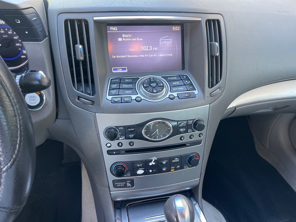 2011 INFINITI G37 Image 16