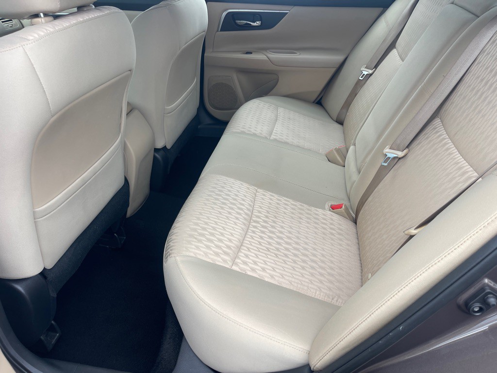 2016 Nissan Altima Image 8
