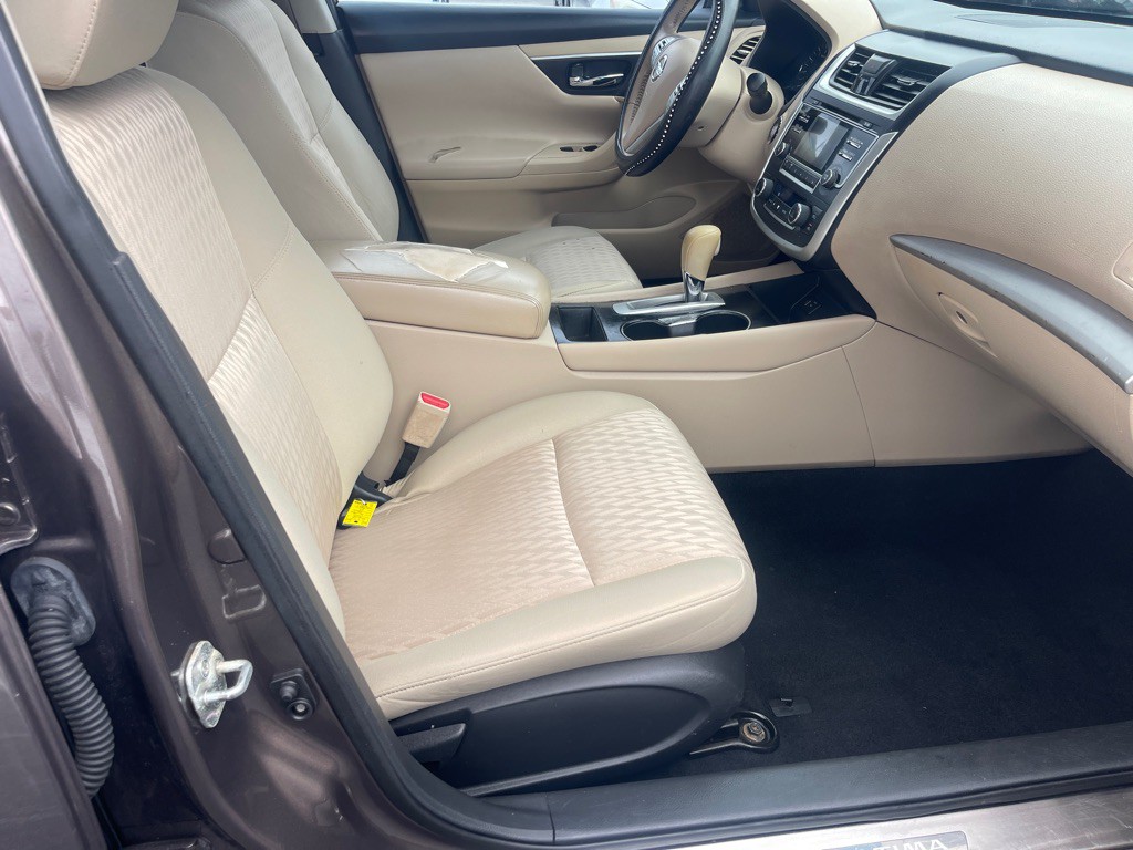 2016 Nissan Altima Image 9