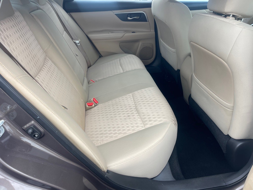 2016 Nissan Altima Image 10