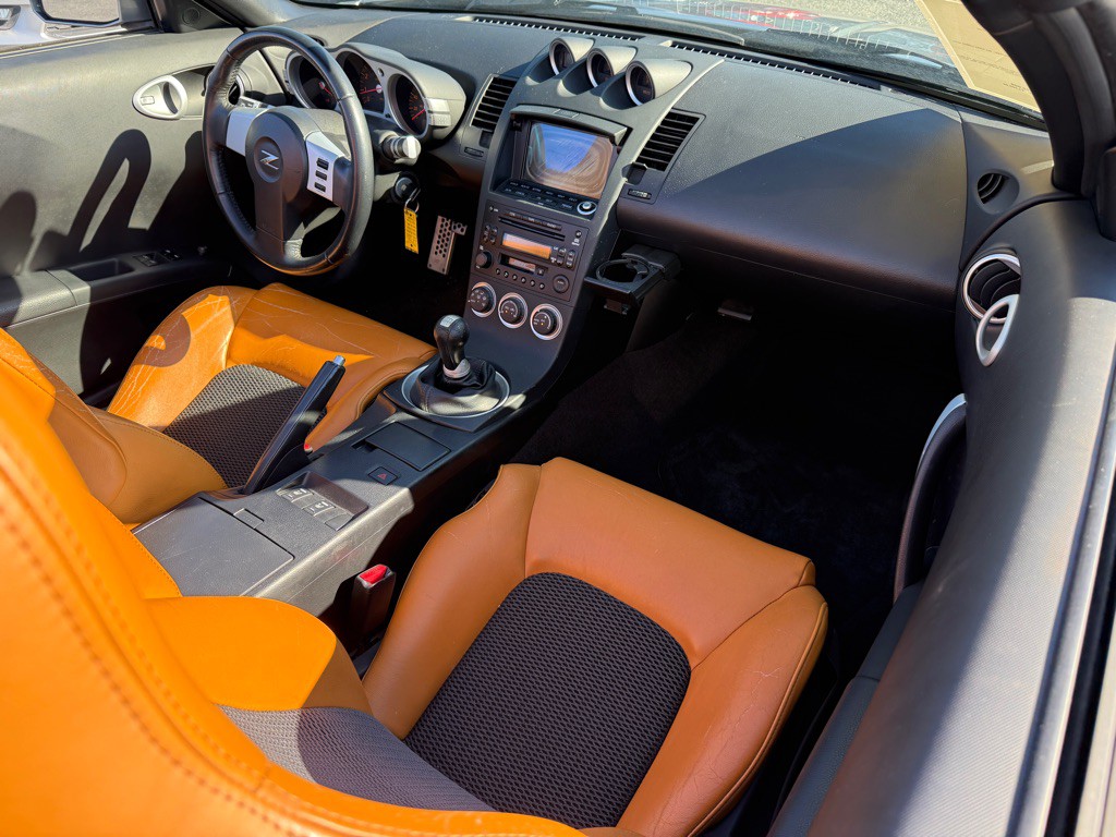 2004 Nissan 350Z Image 8