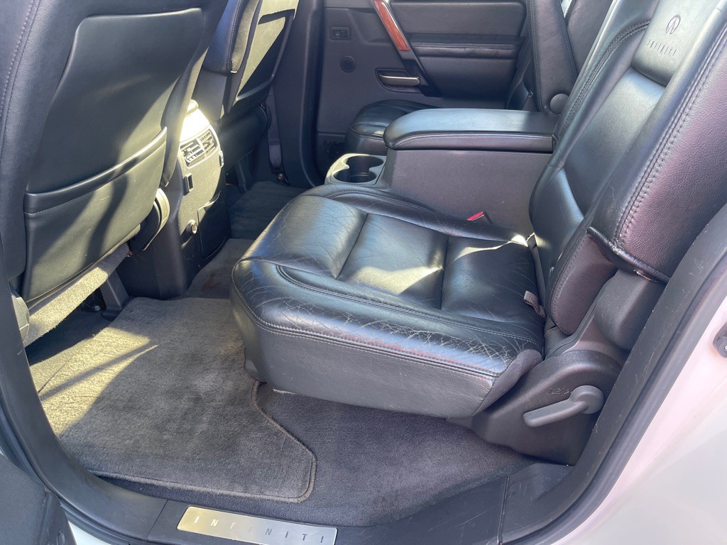2005 INFINITI QX56 Image 8
