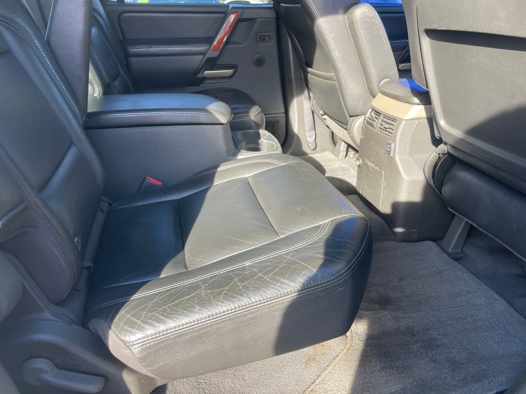 2005 INFINITI QX56 Image 9