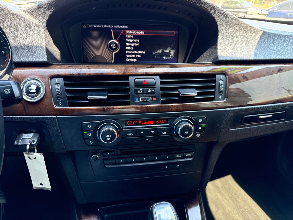 2012 BMW 3 Series Image 10