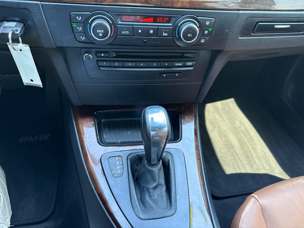 2012 BMW 3 Series Image 11