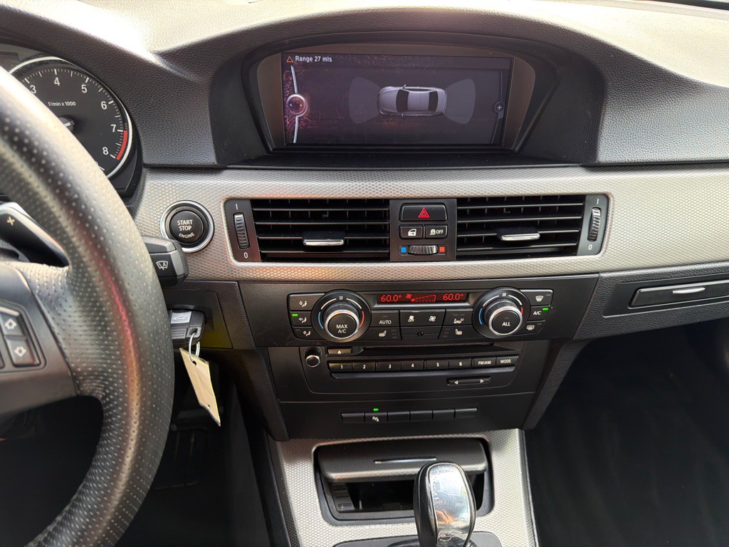 2013 BMW 3 Series Image 9