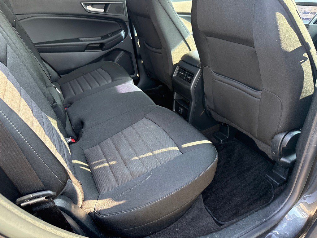 2020 Ford Edge Image 8