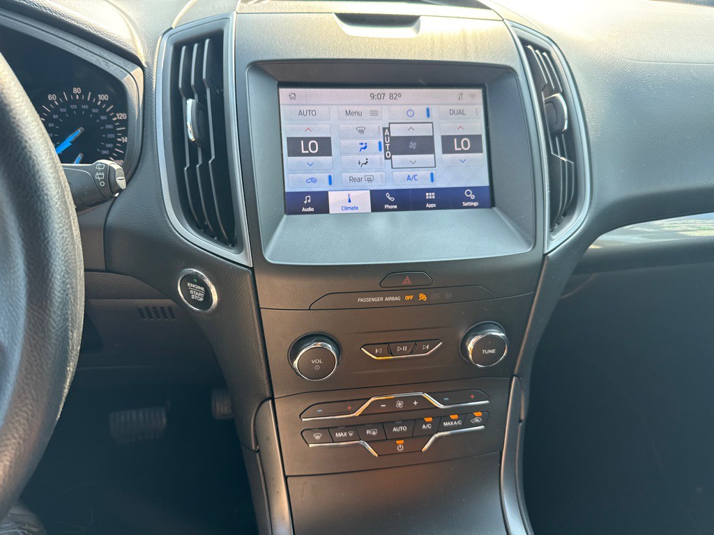 2020 Ford Edge Image 9