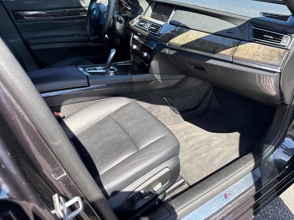 2014 BMW 7 Series Image 8