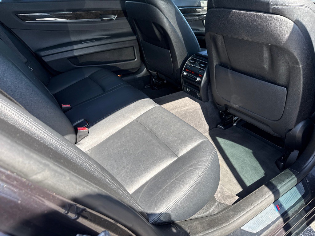 2014 BMW 7 Series Image 9