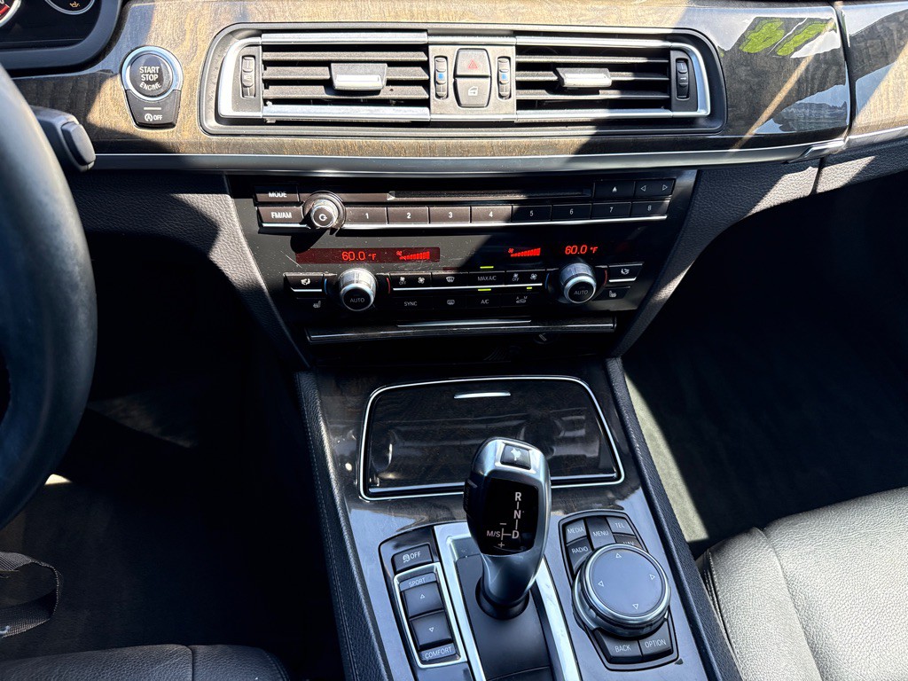 2014 BMW 7 Series Image 11