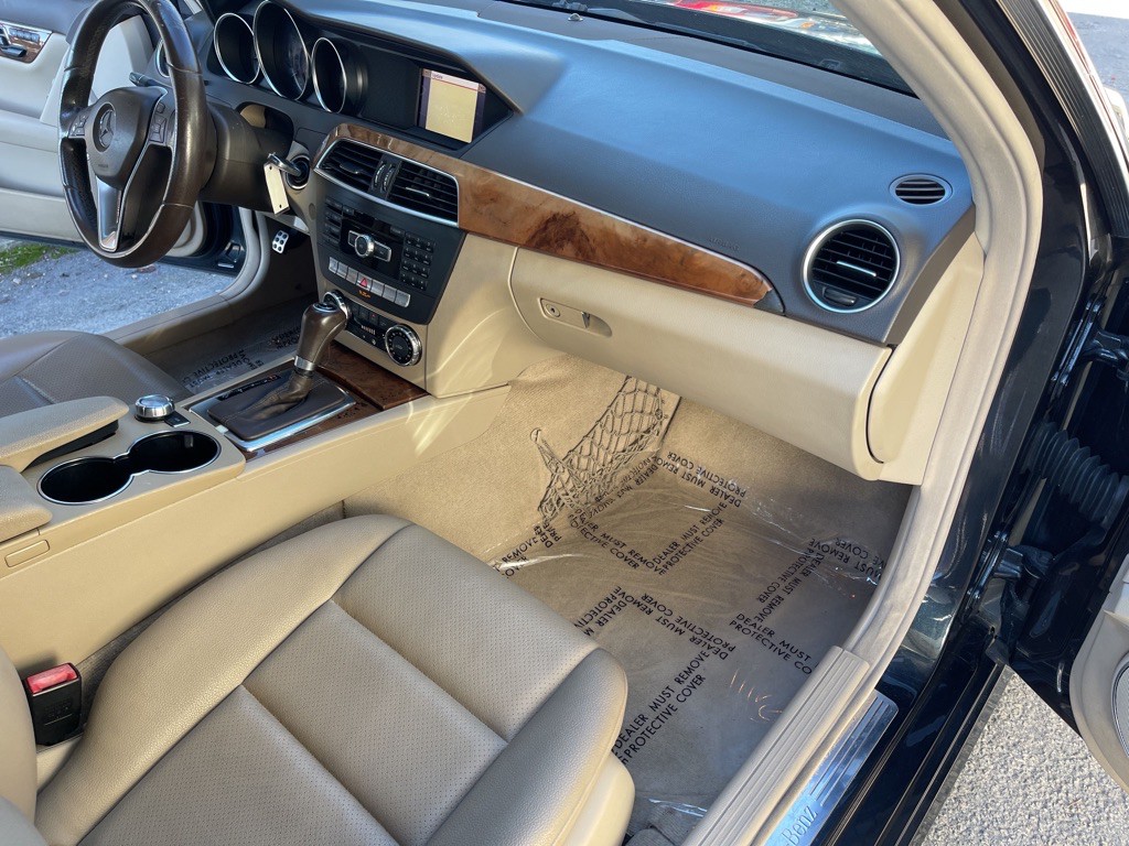 2012 Mercedes-Benz C-Class Image 22