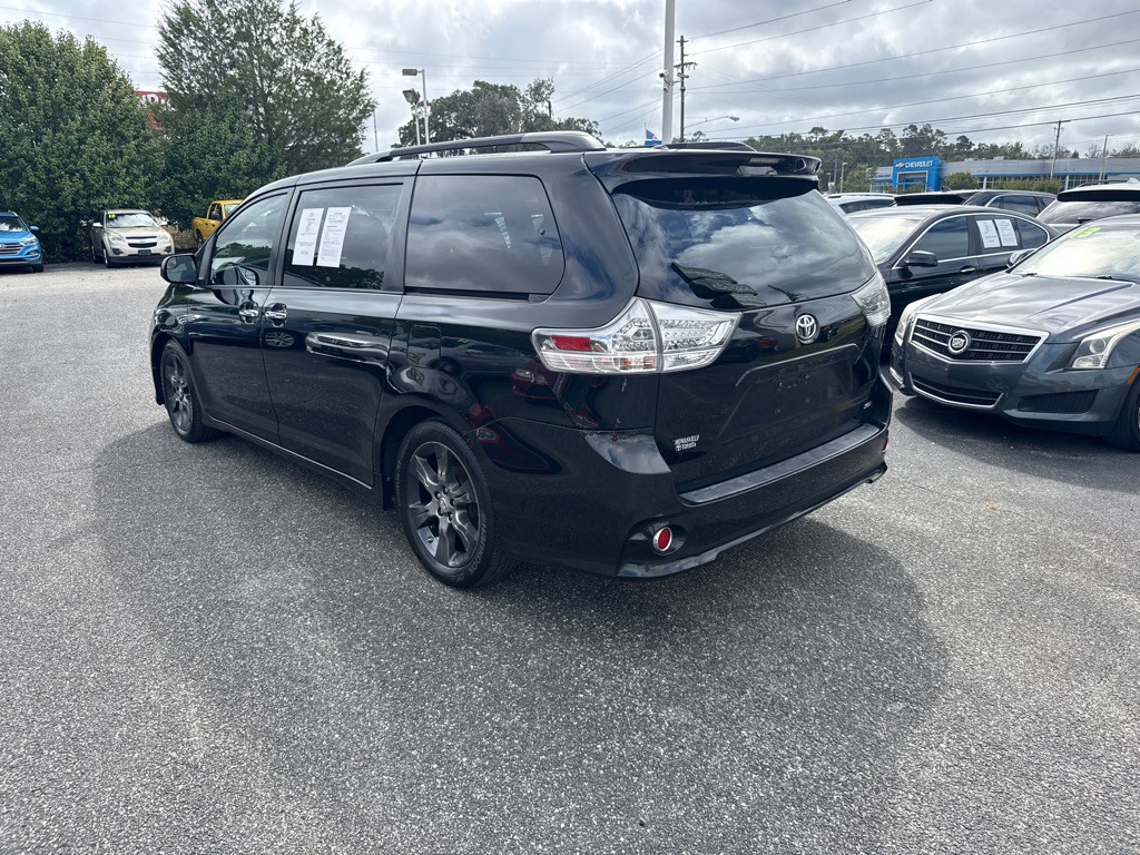 2015 Toyota Sienna Image 4