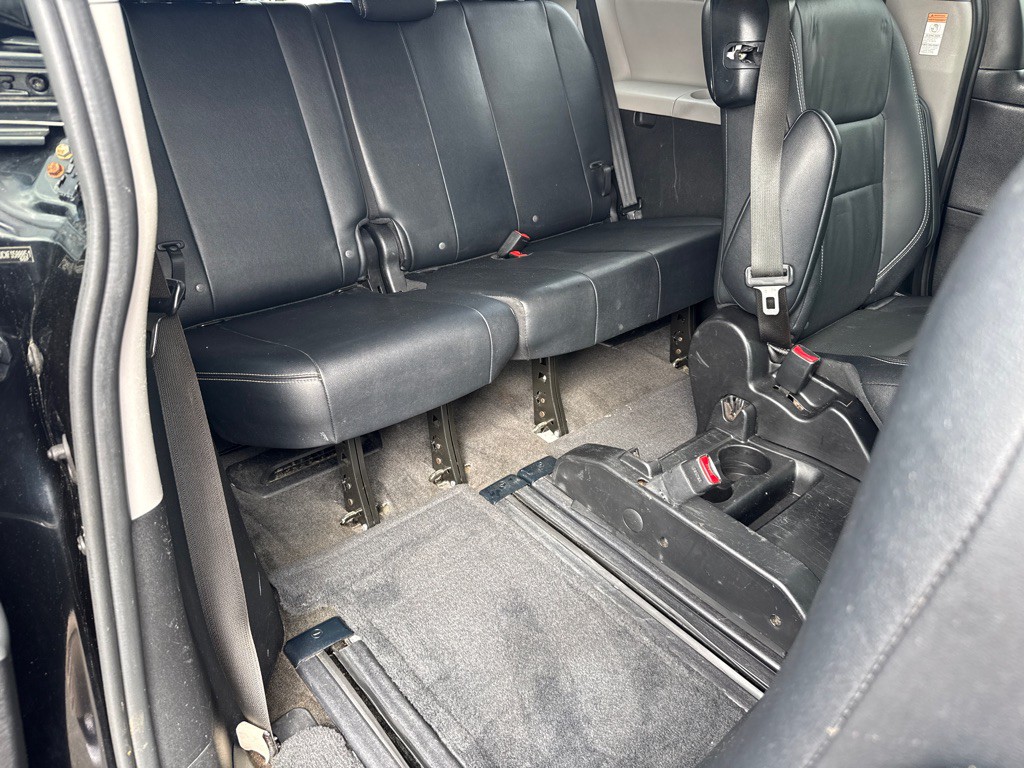 2015 Toyota Sienna Image 10