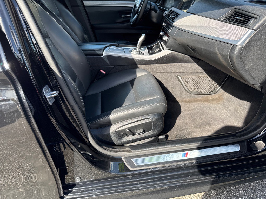 2015 BMW 5 Series Image 9