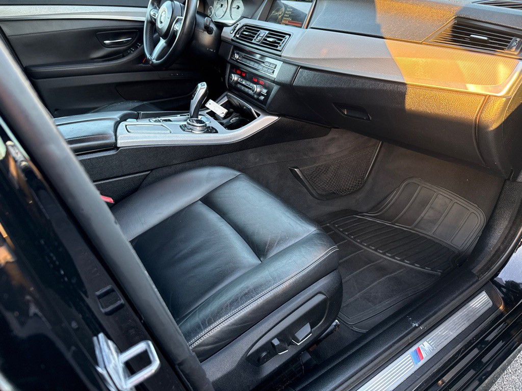 2015 BMW 5 Series Image 9