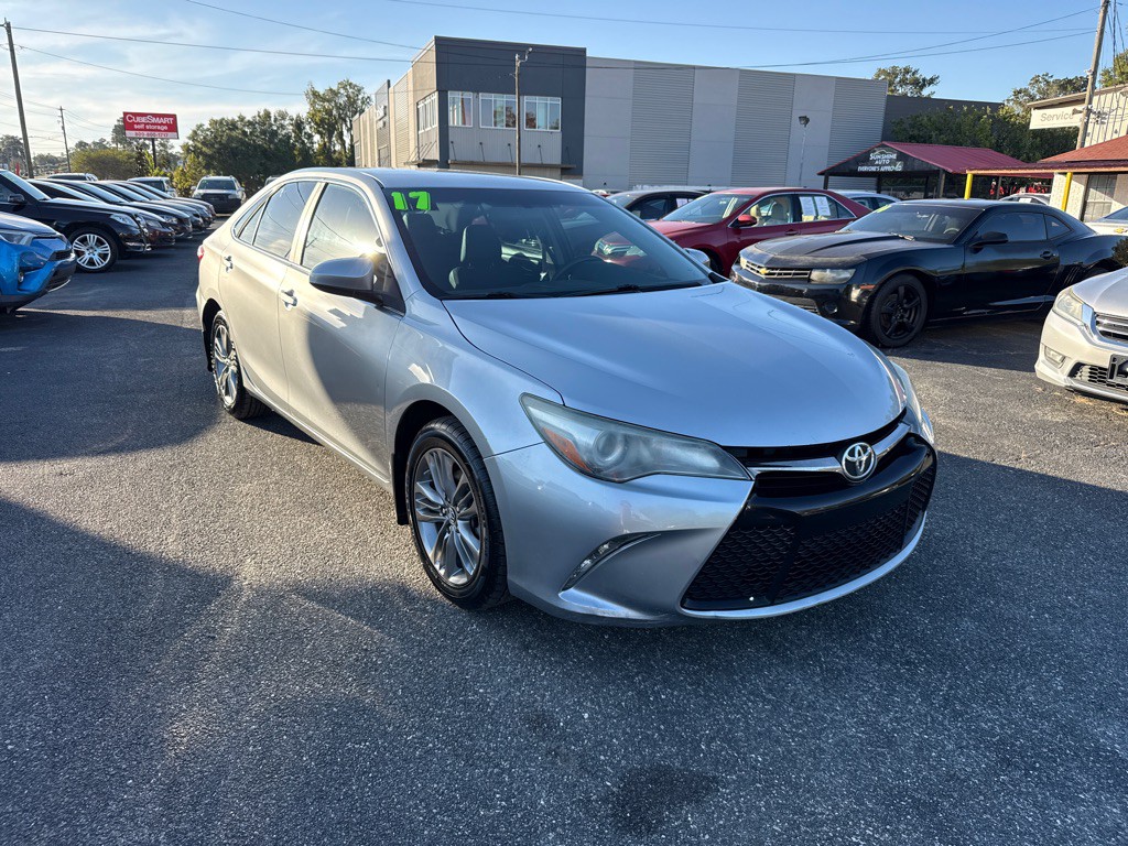 2017 Toyota Camry Image 2