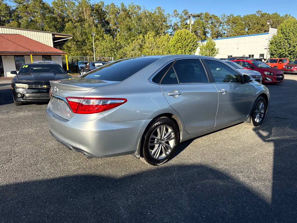 2017 Toyota Camry Image 3