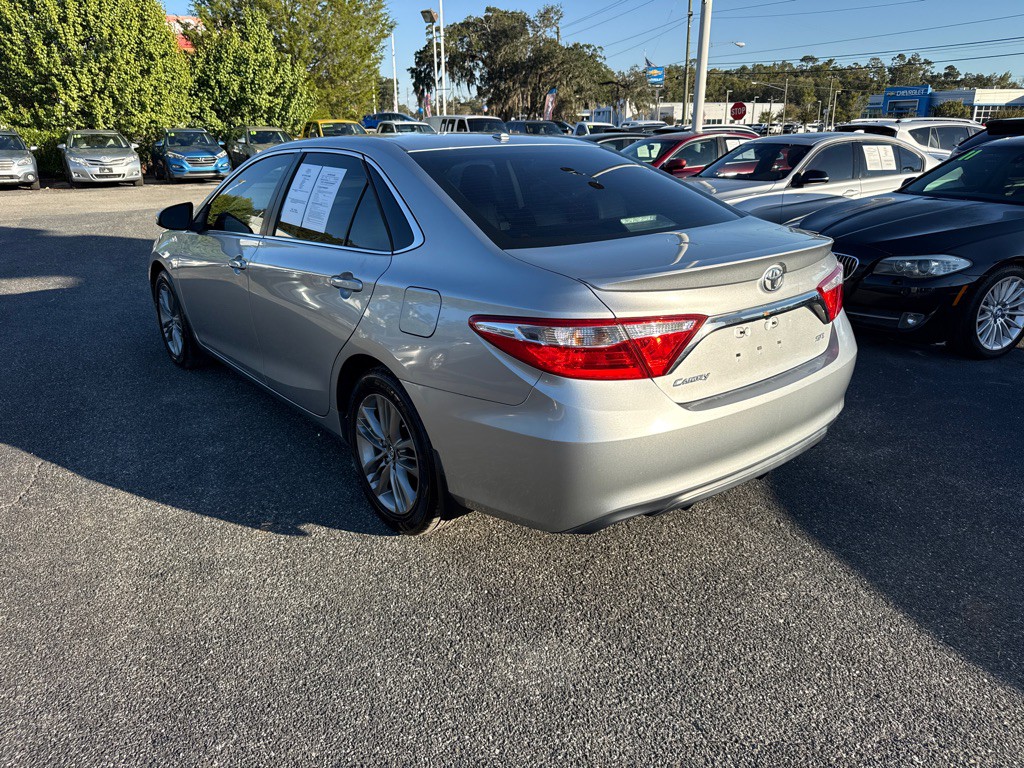 2017 Toyota Camry Image 4