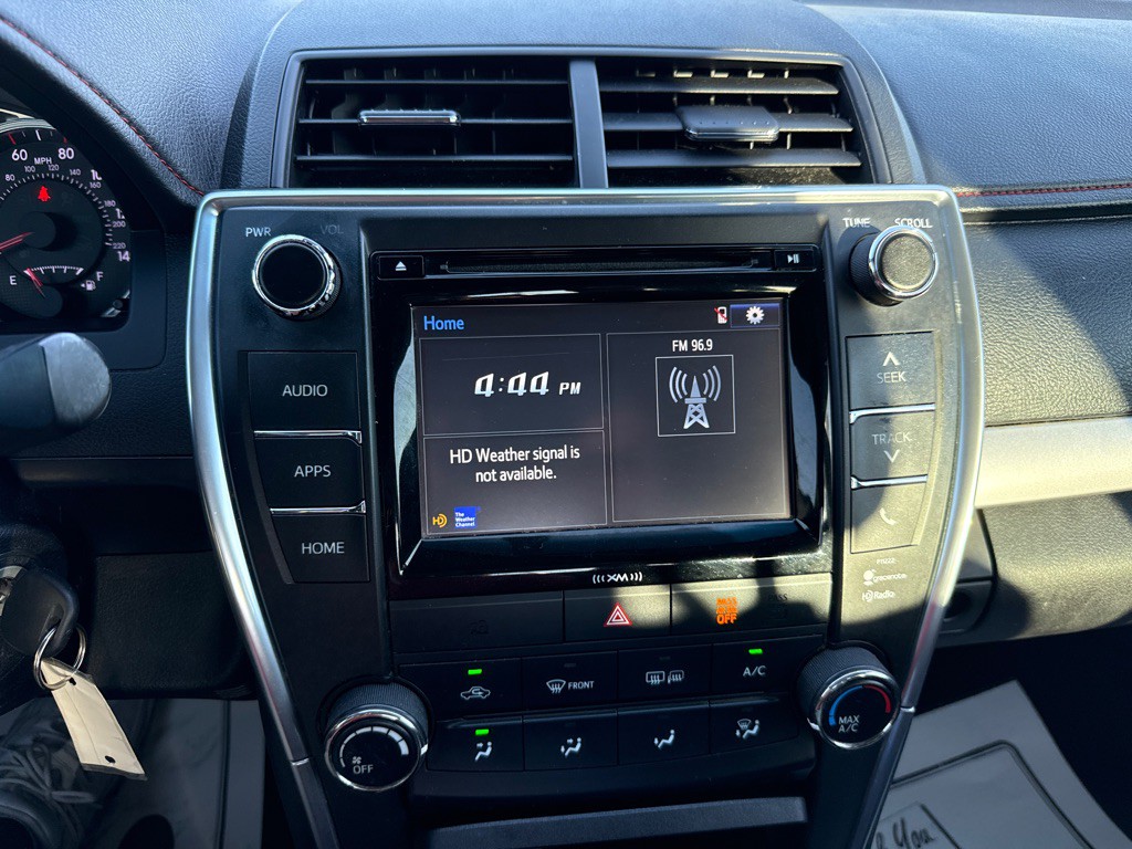 2017 Toyota Camry Image 9