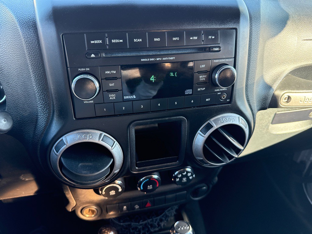 2012 Jeep Wrangler Image 10