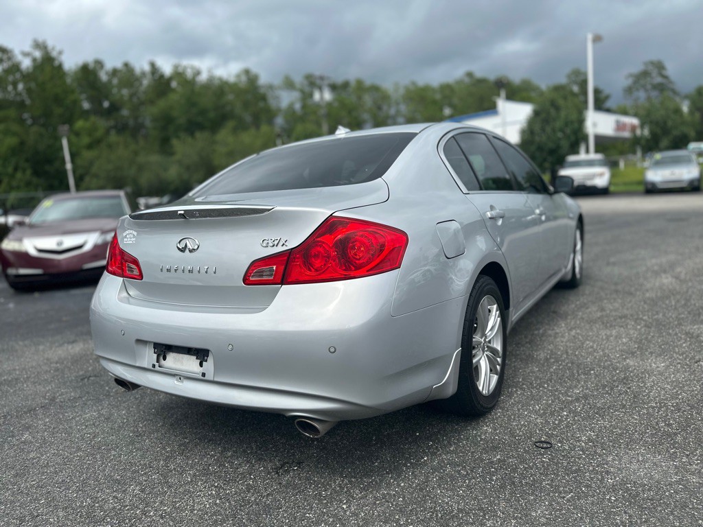 2011 INFINITI G37 Image 8