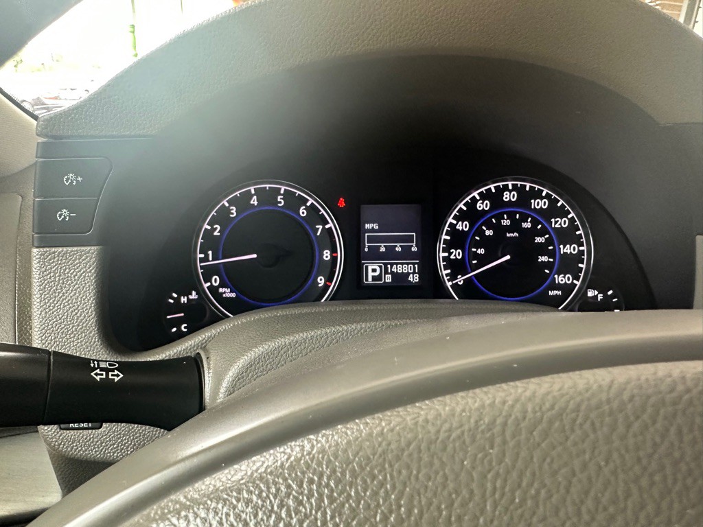2011 INFINITI G37 Image 11