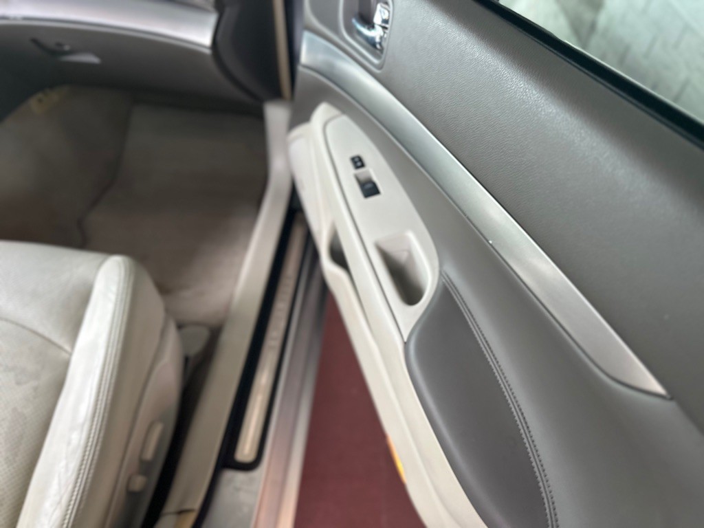 2011 INFINITI G37 Image 13