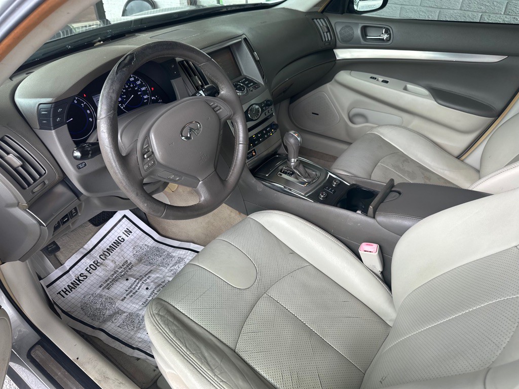2011 INFINITI G37 Image 18
