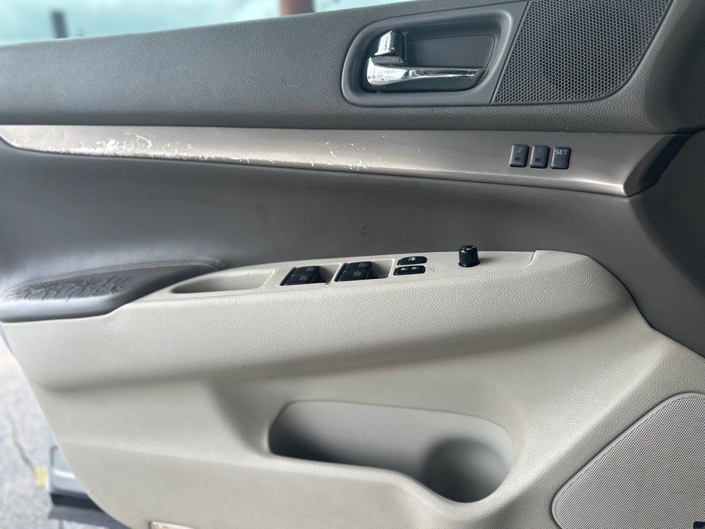 2011 INFINITI G37 Image 22