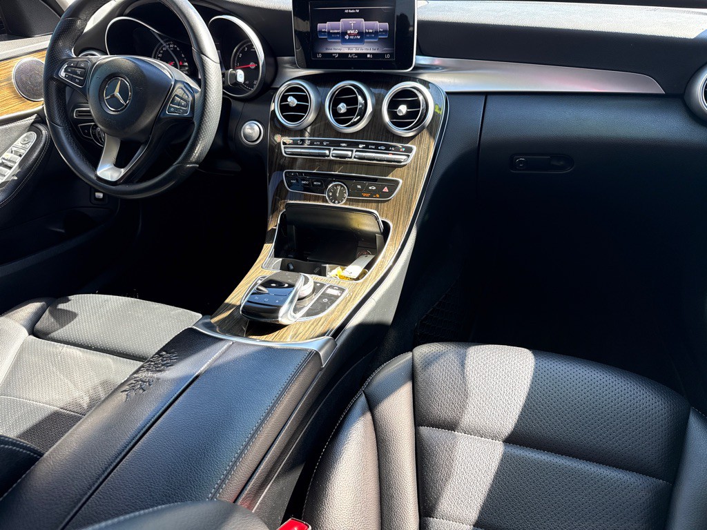 2016 Mercedes-Benz C-Class Image 9