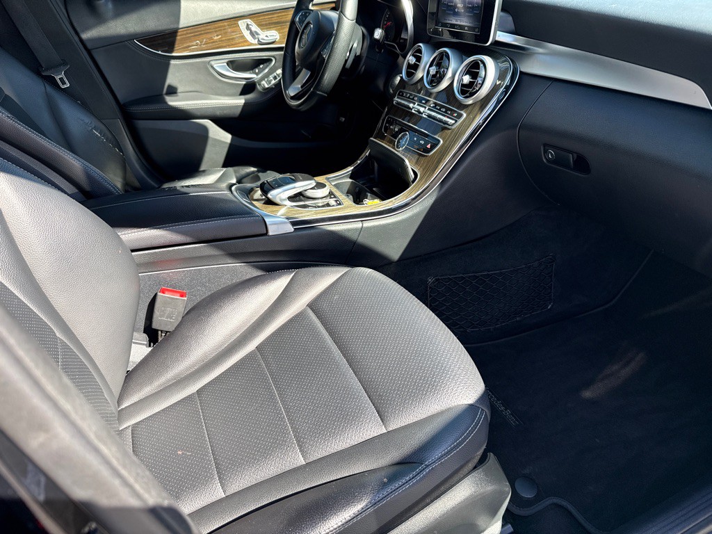 2016 Mercedes-Benz C-Class Image 7