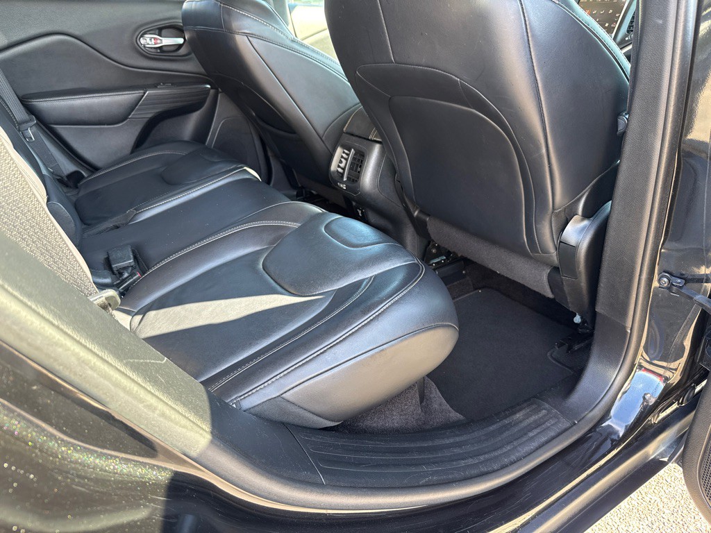 2016 Jeep Cherokee Image 9
