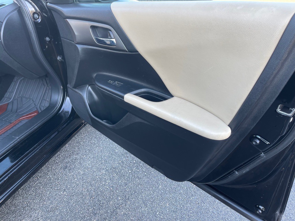 2015 Honda Accord Image 15