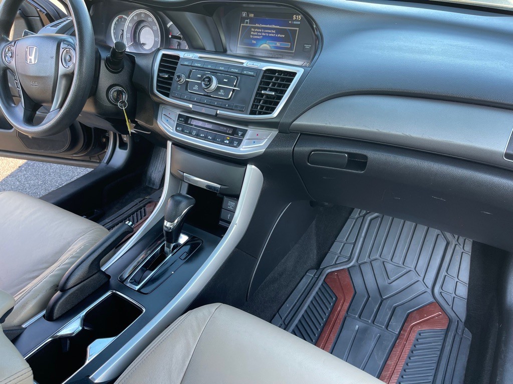 2015 Honda Accord Image 18