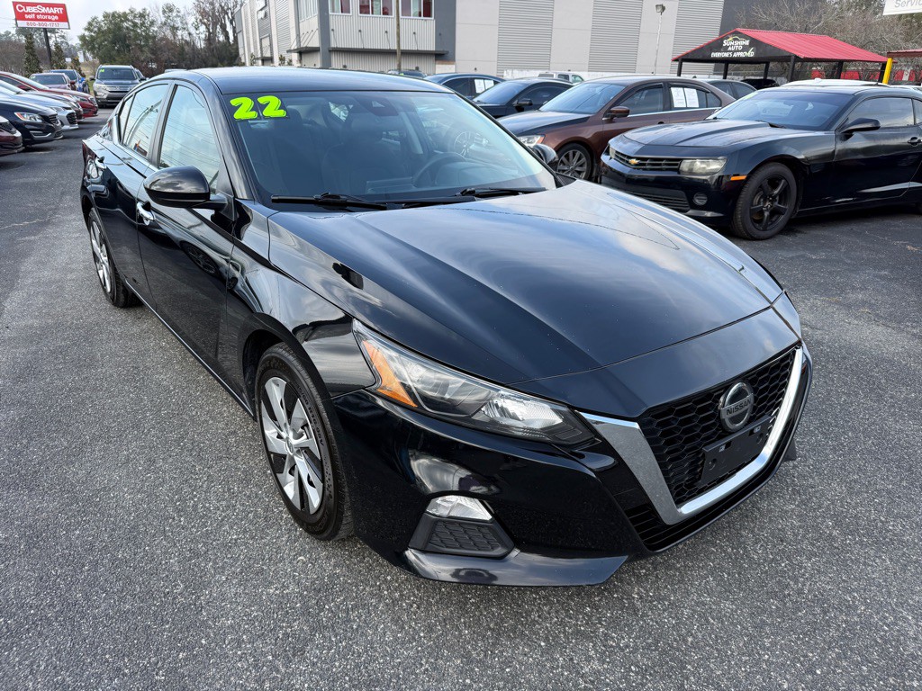 2022 Nissan Altima Image 2