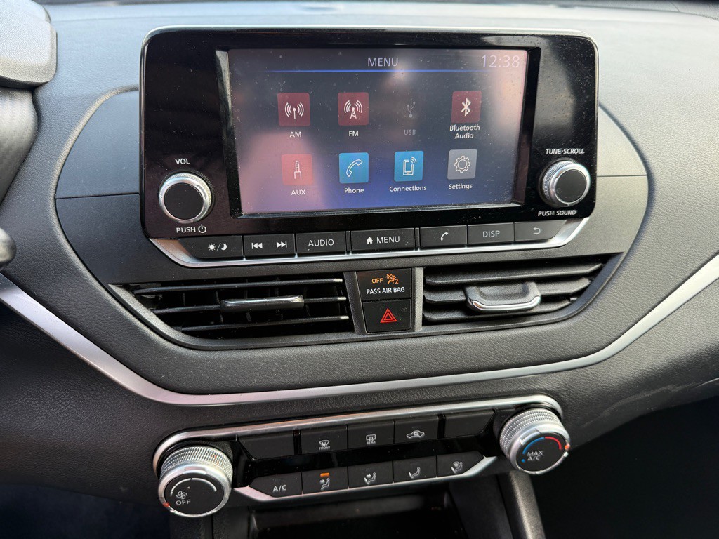 2022 Nissan Altima Image 10