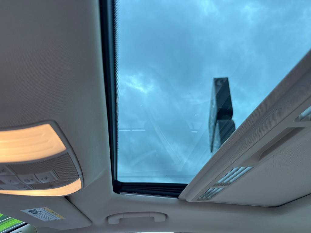 2016 Mercedes-Benz E-Class Image 12