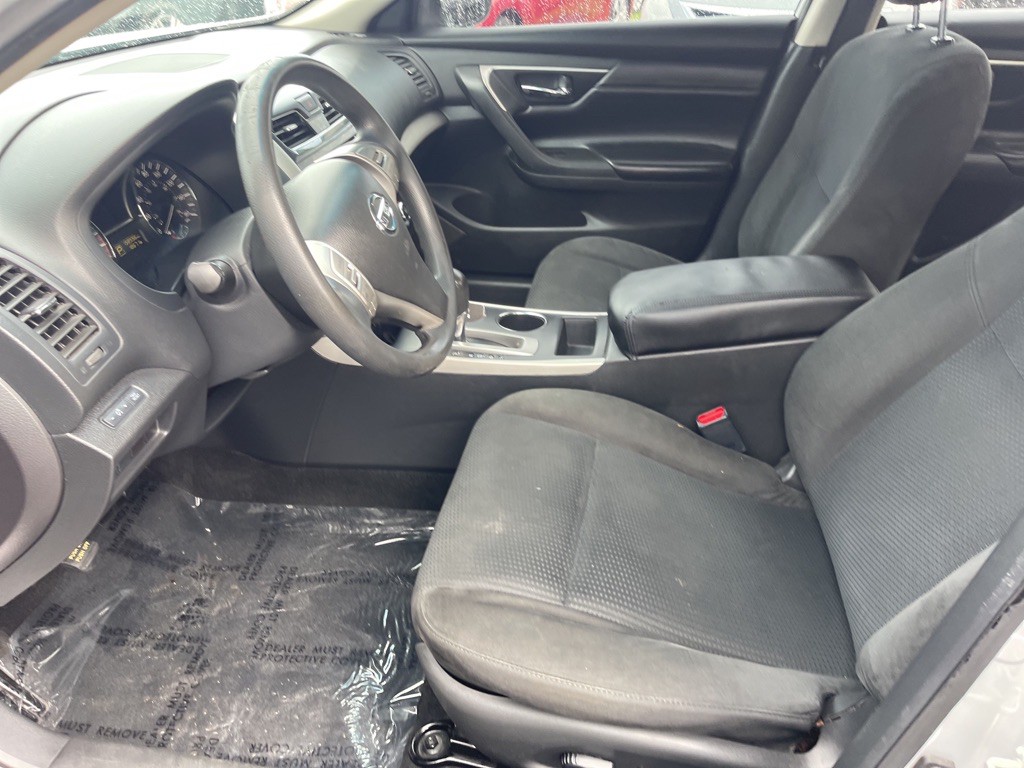 2015 Nissan Altima Image 9