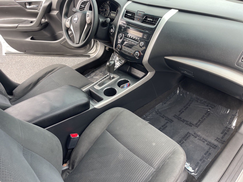 2015 Nissan Altima Image 17