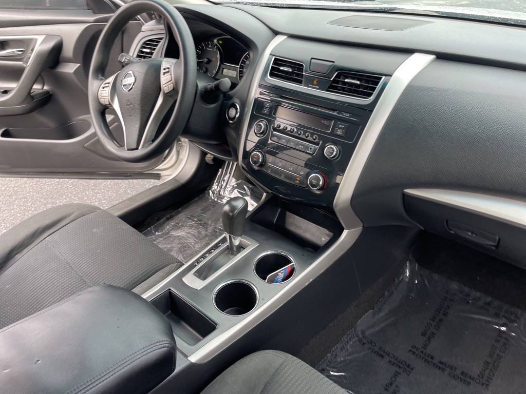 2015 Nissan Altima Image 19