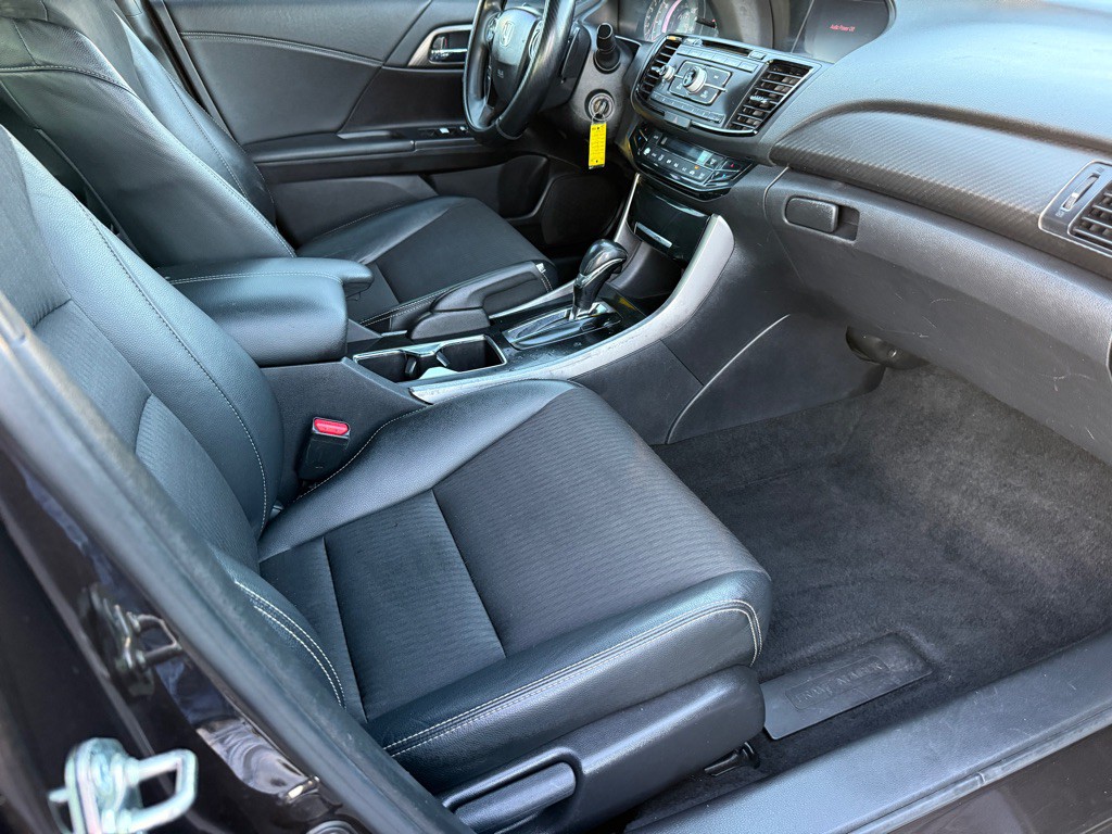 2017 Honda Accord Image 8