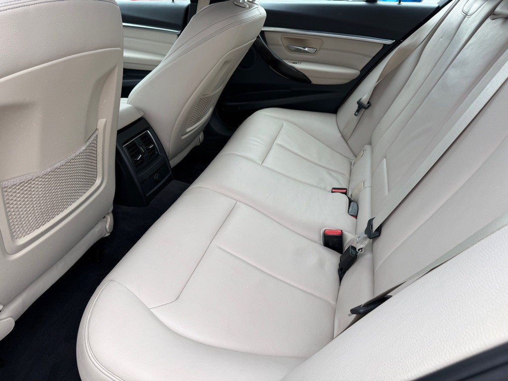 2017 BMW 3 Series Image 7