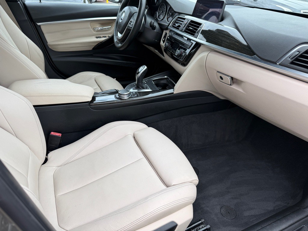 2017 BMW 3 Series Image 8