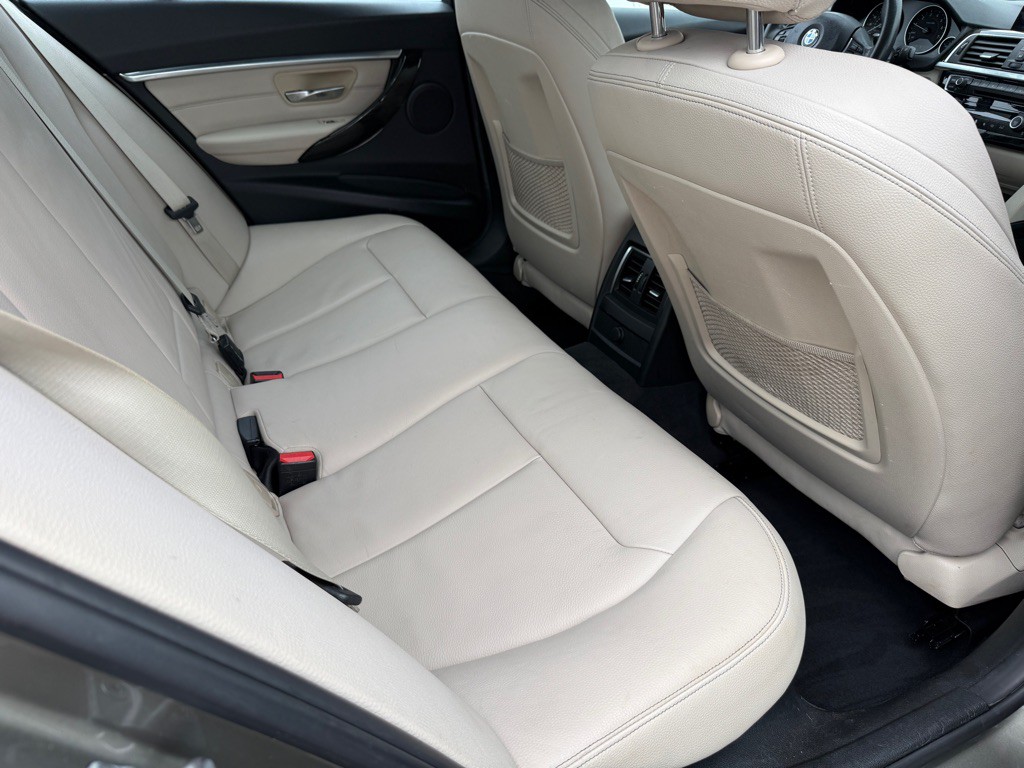 2017 BMW 3 Series Image 9