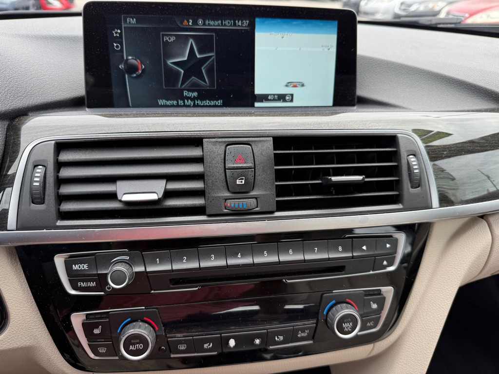 2017 BMW 3 Series Image 12