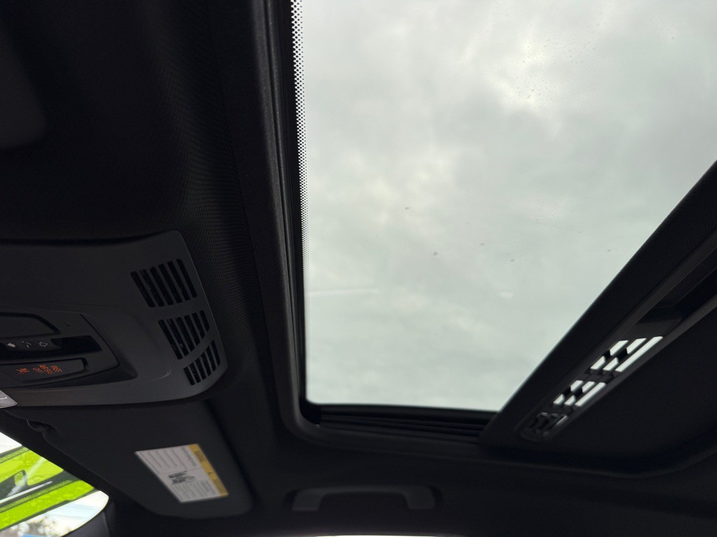 2017 BMW 3 Series Image 14