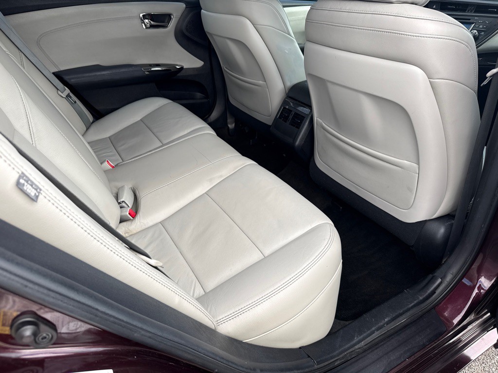 2015 Toyota Avalon Image 8