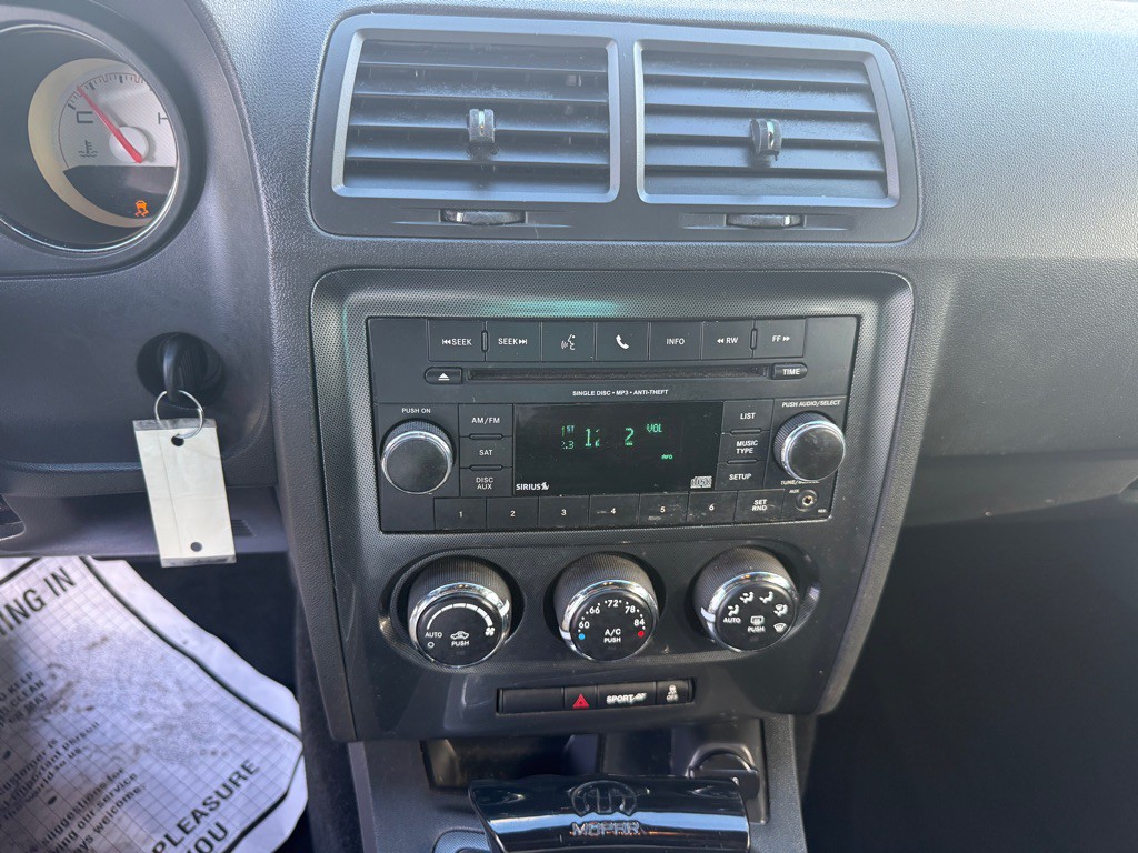 2013 Dodge Challenger Image 8