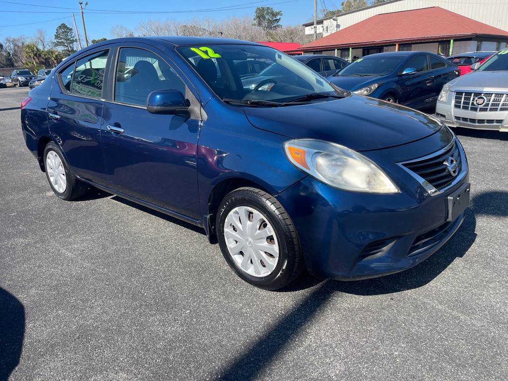 2012 Nissan Versa Image 2